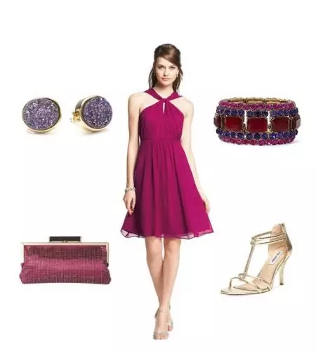 שמלת צבע פוקסיה עם אביזרים סגולים