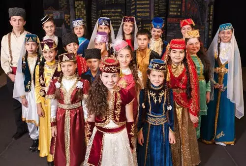 Tatarsko nacionalno odijelo (66 slika): Ženski i dječji nacionalni tatarski kostimi za djevojčice 14773_11