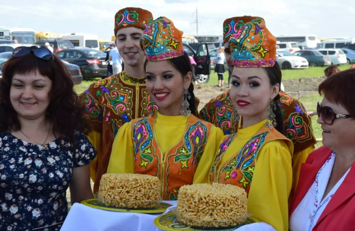 Tatarsko nacionalno odijelo (66 slika): Ženski i dječji nacionalni tatarski kostimi za djevojčice 14773_14