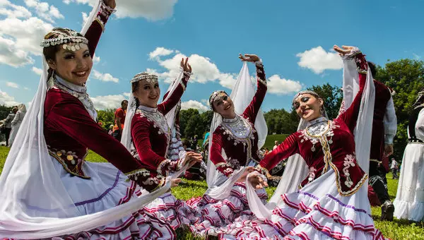 Tatarsko nacionalno odijelo (66 slika): Ženski i dječji nacionalni tatarski kostimi za djevojčice 14773_16