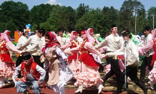 Национално одијело Татара (66 слика): Женски и бебински национални ТАТАРС Костими за девојчице 14773_17