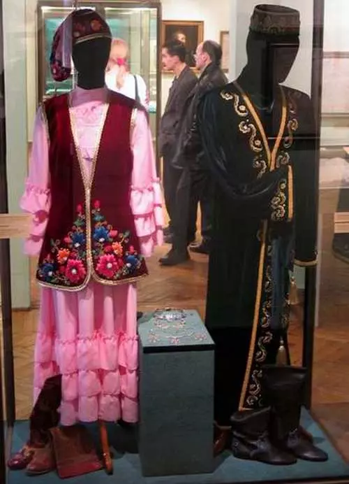 Tatarsko nacionalno odijelo (66 slika): Ženski i dječji nacionalni tatarski kostimi za djevojčice 14773_19