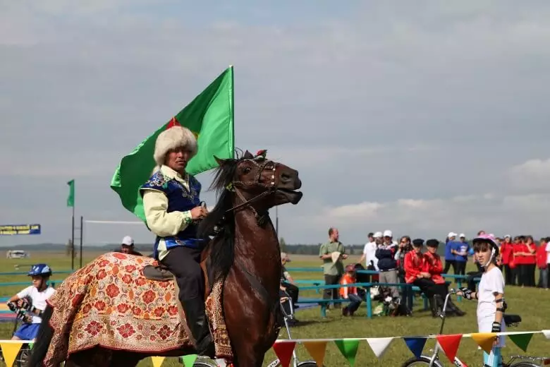 Tatarsko nacionalno odijelo (66 slika): Ženski i dječji nacionalni tatarski kostimi za djevojčice 14773_30