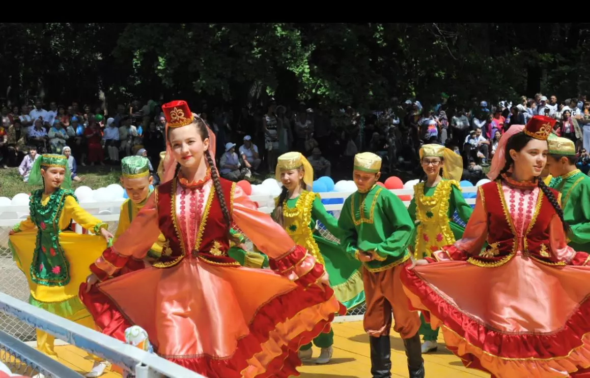 Tatarsko nacionalno odijelo (66 slika): Ženski i dječji nacionalni tatarski kostimi za djevojčice 14773_34