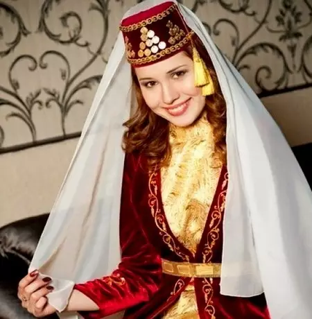 Tatar saman Negara (66 Gambar): Costumes Wanita dan Bayi Tatar Negara untuk Girls 14773_38