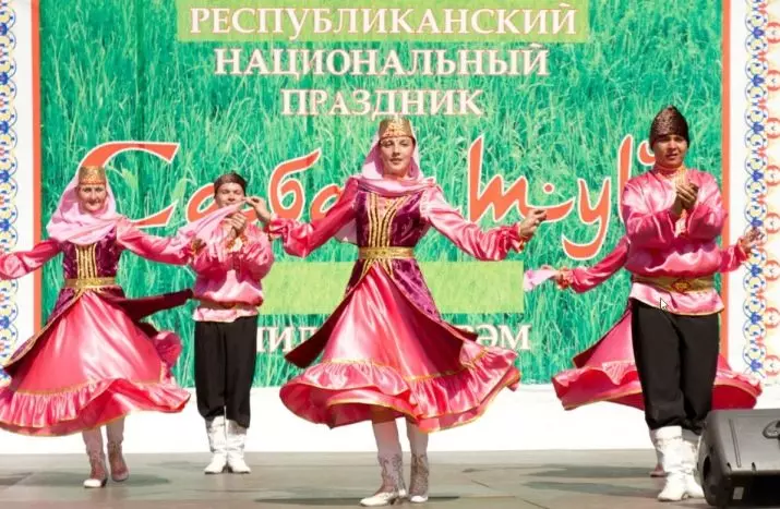 Bộ đồ quốc gia Tatar (66 hình ảnh): Trang phục Tatars Quốc gia dành cho nữ 14773_44
