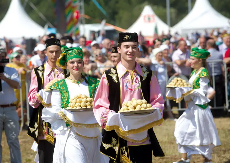 Tatar saman Negara (66 Gambar): Costumes Wanita dan Bayi Tatar Negara untuk Girls 14773_48