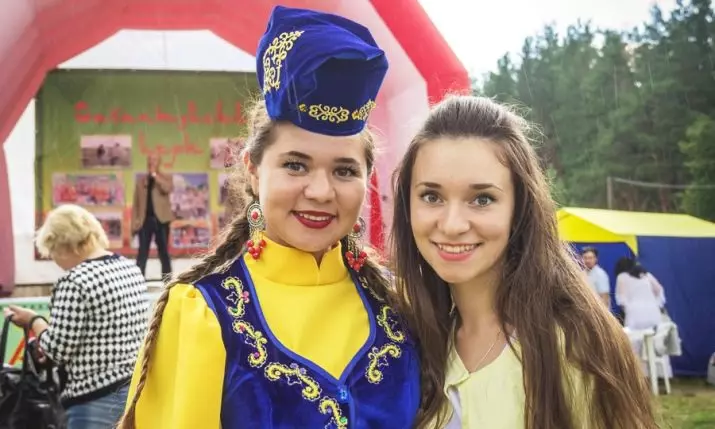 Tatarsko nacionalno odijelo (66 slika): Ženski i dječji nacionalni tatarski kostimi za djevojčice 14773_51