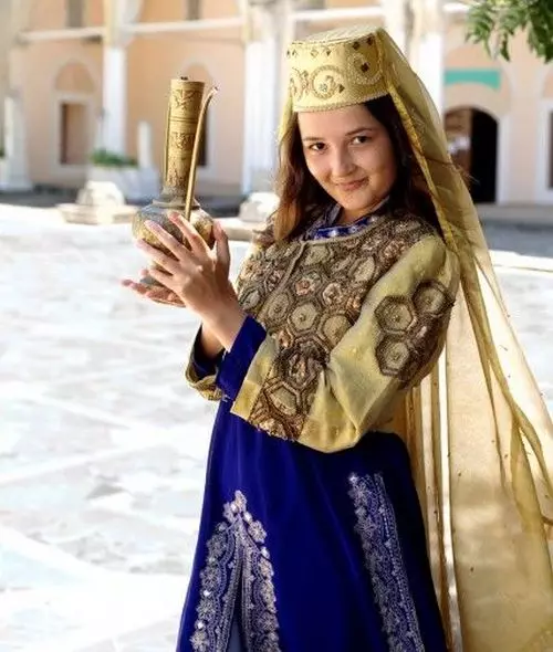 Tatar saman Negara (66 Gambar): Costumes Wanita dan Bayi Tatar Negara untuk Girls 14773_53