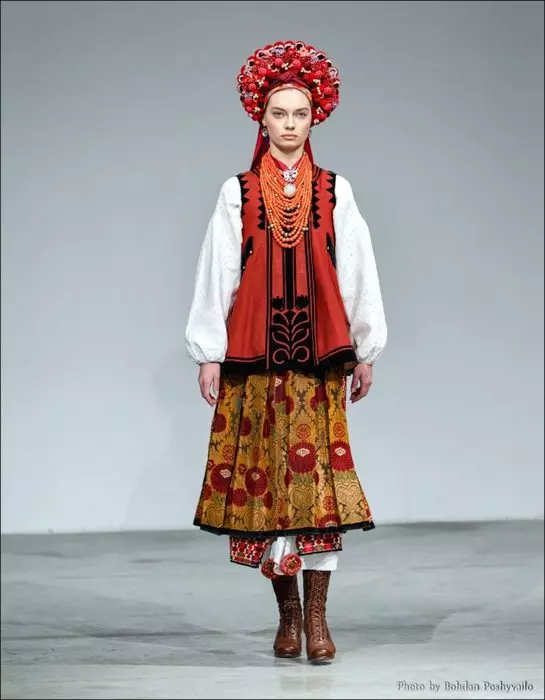 यूक्रेनी राष्ट्रीय पोशाक (60 तस्वीरें): लड़कियों के लिए, महिला, पुरुष, यूक्रेन के लोगों की बच्चों की पोशाक 14774_12