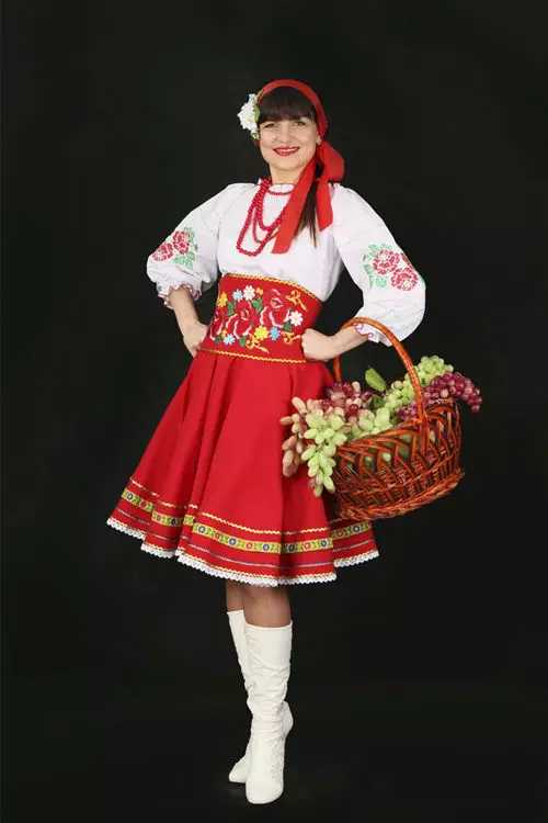 یوکرائن قومی لباس (60 تصاویر): لڑکیوں، خواتین، مرد، یوکرائن کے لوگوں کے بچوں کے کپڑے کے لئے 14774_15