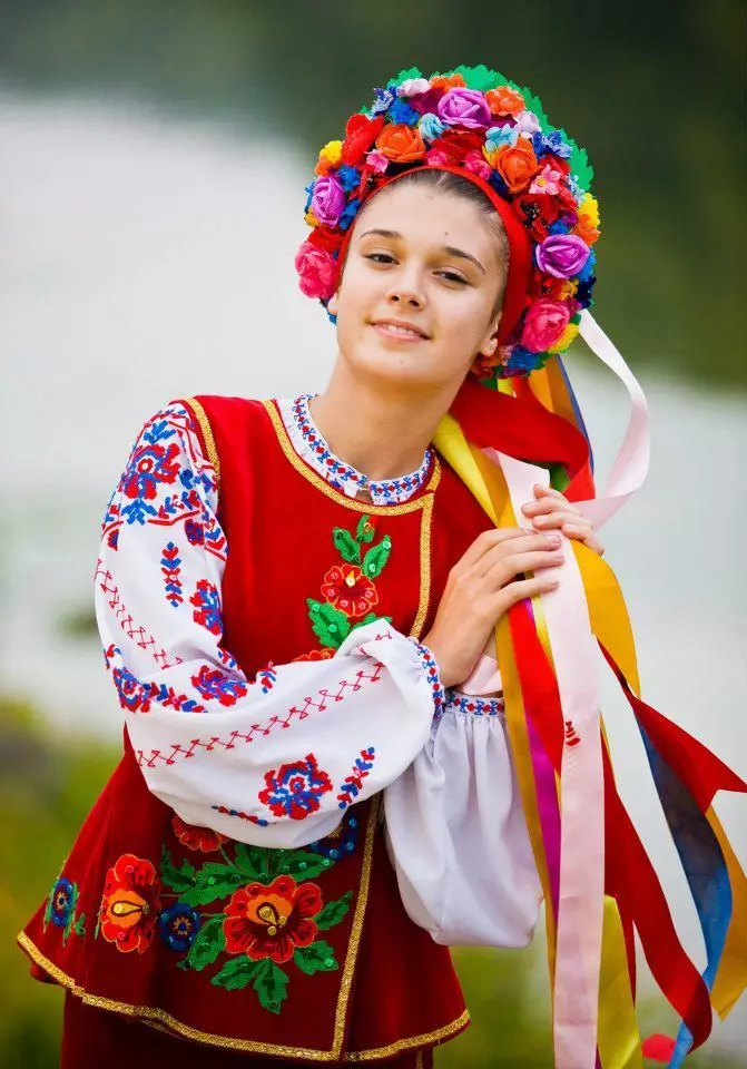 Ukrajinski narodne nošnje (60 slike): za djevojčice, muški, ženski, dječje kostim naroda Ukrajine 14774_37
