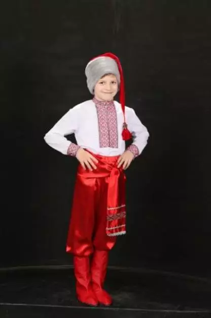 Disfraz nacional ucraniano (60 fotos): para niñas, mujeres, hombres, disfraz de niños de los pueblos de Ucrania 14774_43