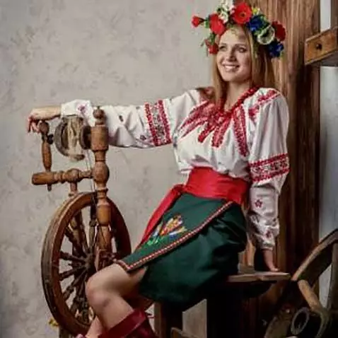 Ukraina nacia kostumo (60 fotoj): Por knabinoj, inaj, masklo, kostumo de infanoj de la popoloj de Ukrainio 14774_57