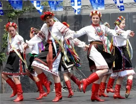Украјински национални костим (60 фотографија): За девојчице, женски, мушкарац, дечији костим народа Украјине 14774_58