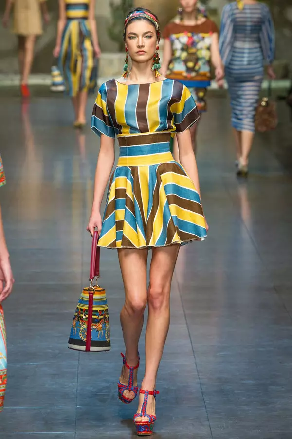 Korte jurk met geometrisch patroon - gestreepte jurk