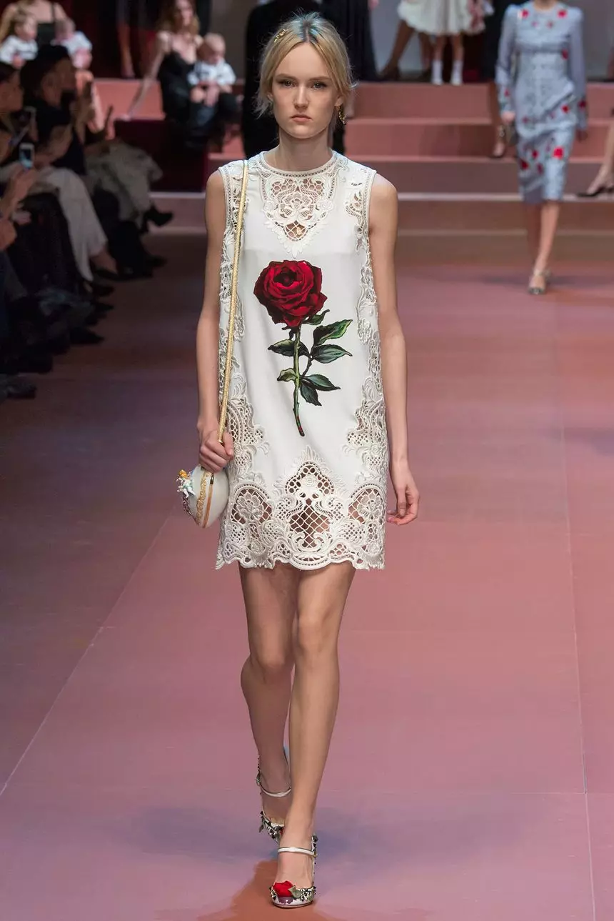 Biele šaty s ružami a perforácia v spodnej Dolce Gabbane