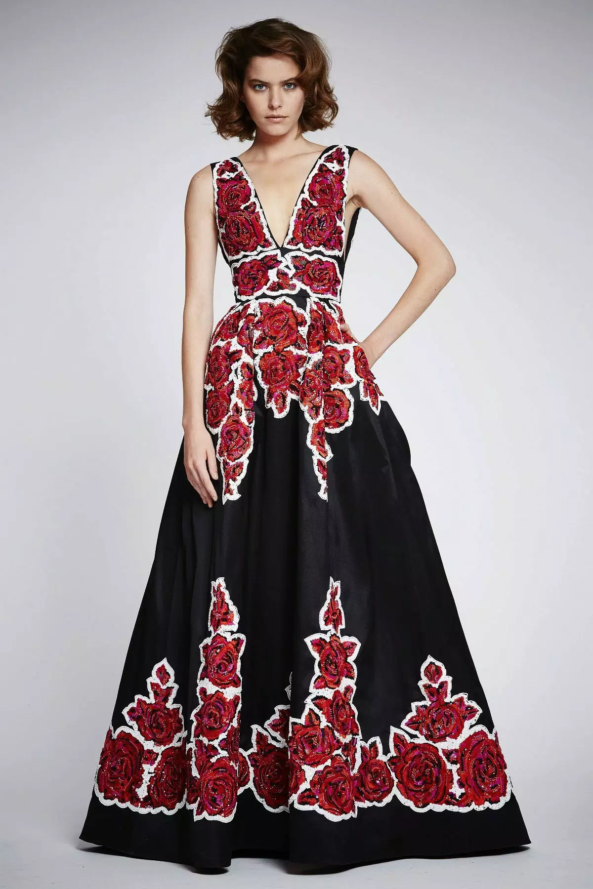 A-silhuet sort kjole med blomsterprint