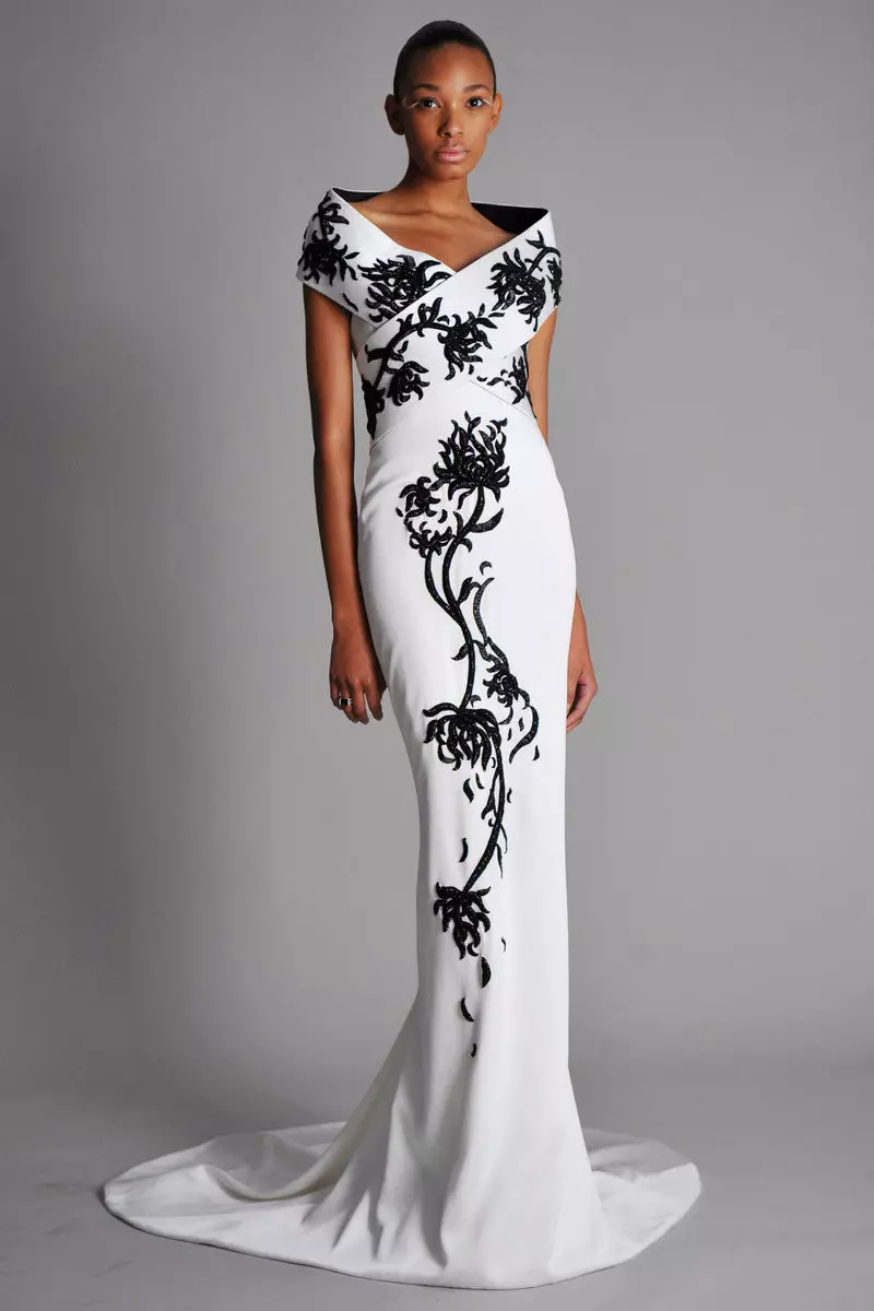 Gaun Putih kanthi pola kembang ireng