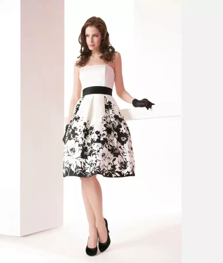 Dress with flower print and corset