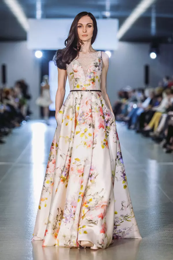 A-silueta haljinu s cvjetnim uzorkom dugo