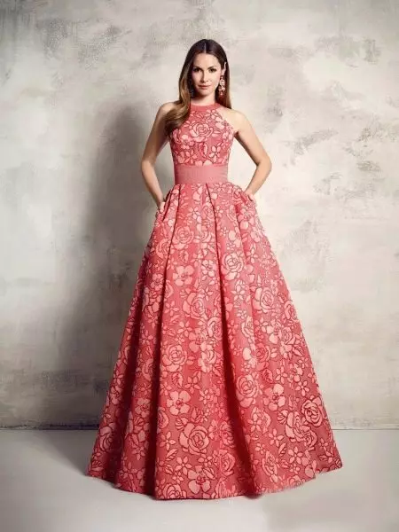 השמלה עם פרח הדפסה מפוארת