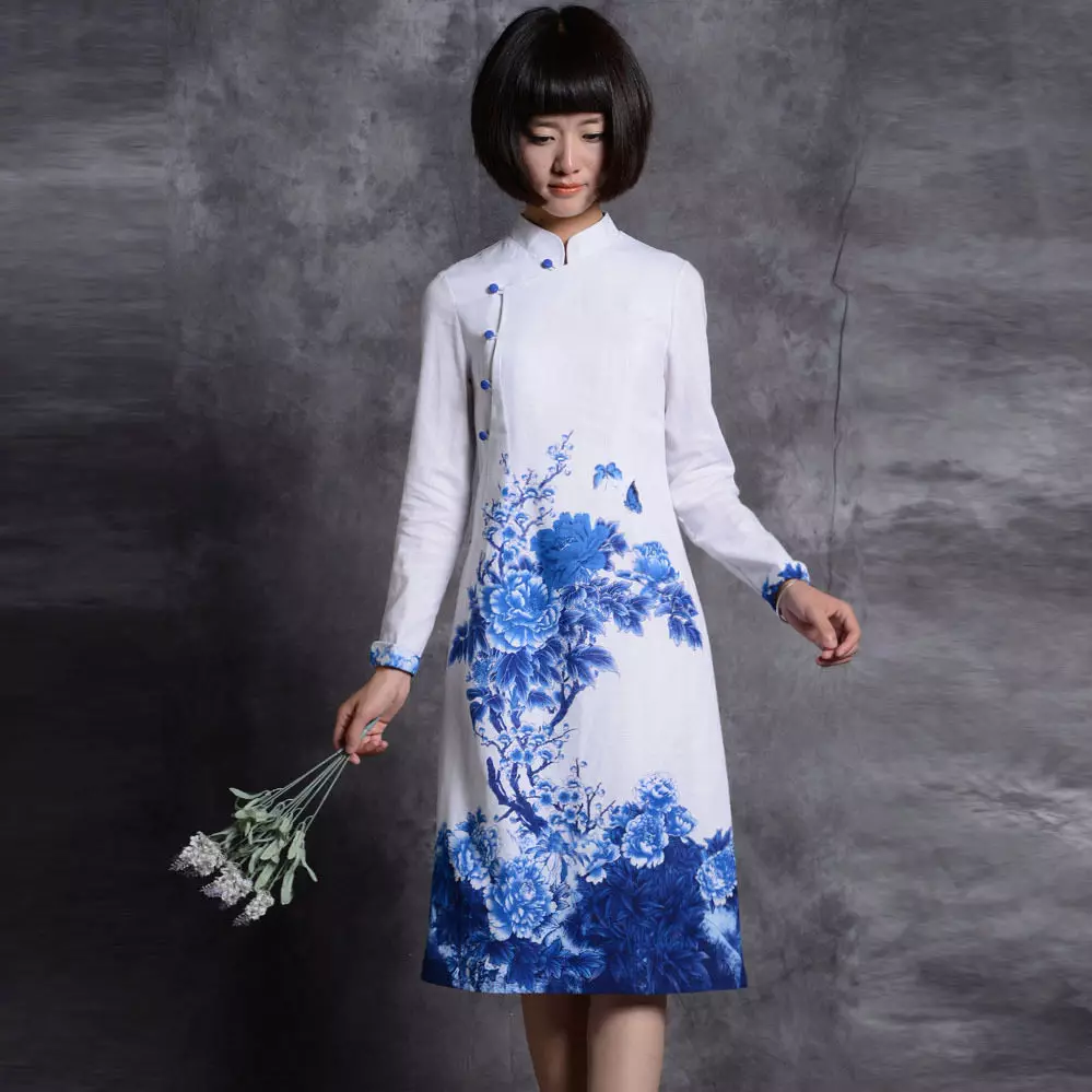 रूपरेखा के साथ चीनी शैली की पोशाक सफेद