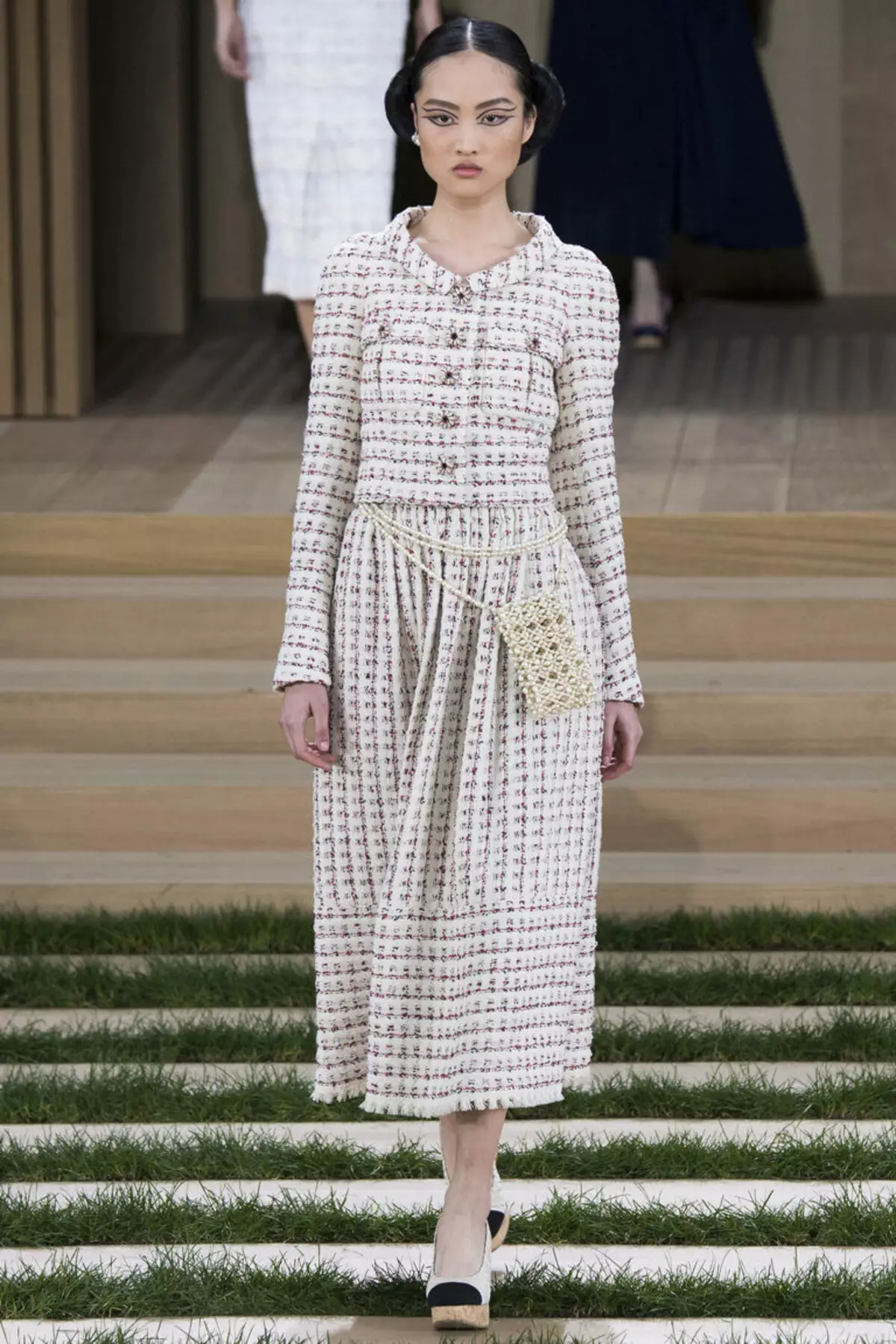 Tweedy sukienka od Coco Chanel z rękawami