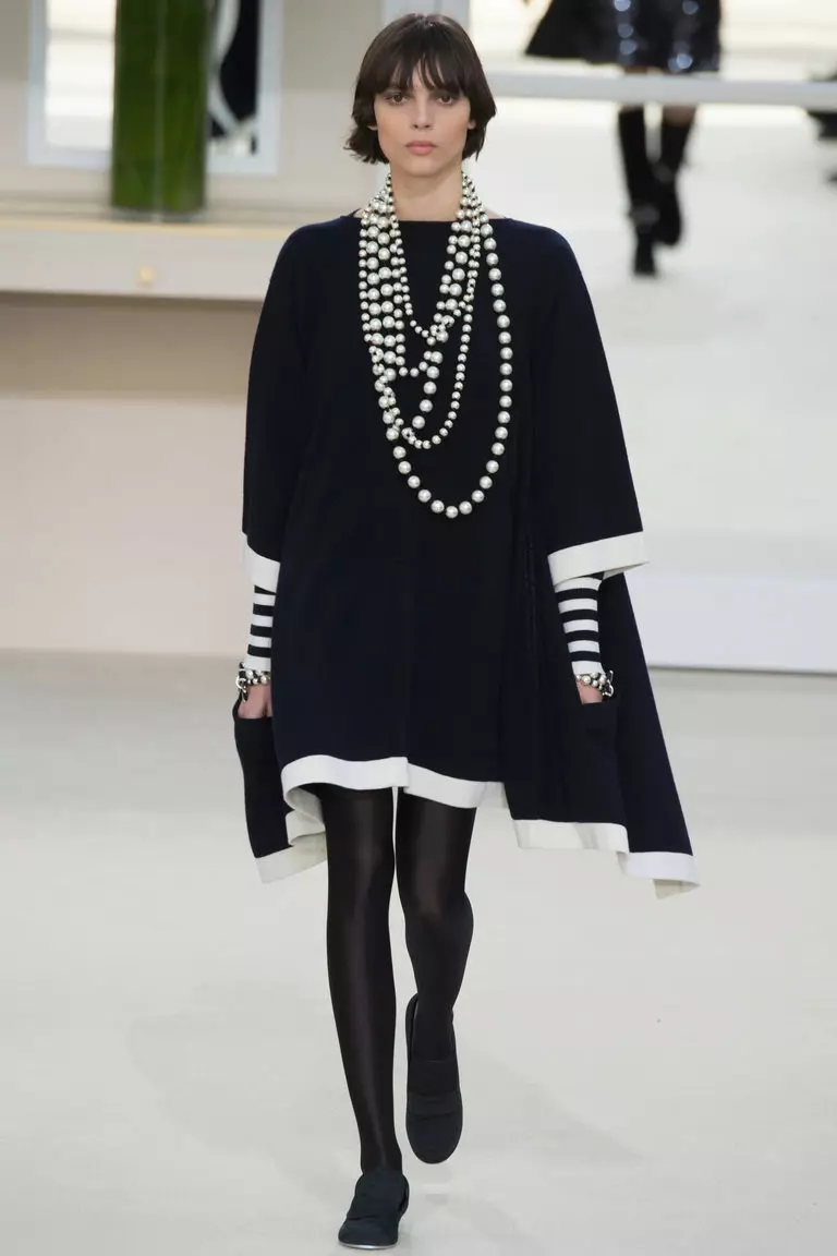 Wełniana sukienka tunikowa z Chanel