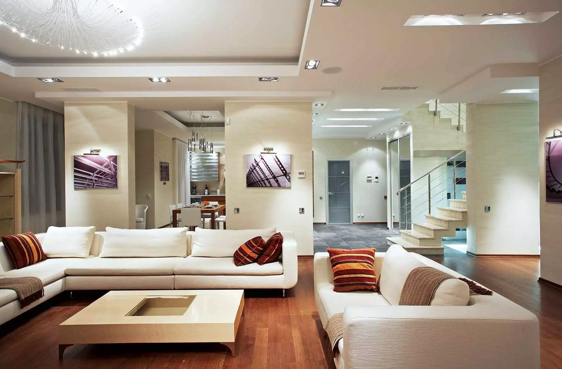 Living Rooms (191 Photos): Magagandang panloob na mga pagpipilian sa disenyo, eksklusibong designer na disenyo ng mga living room, mga ideya at mga tip sa pag-aayos 2021. Mga naka-istilong pagpipilian at mga tampok ng palamuti ng pagpasa lounge 147_168