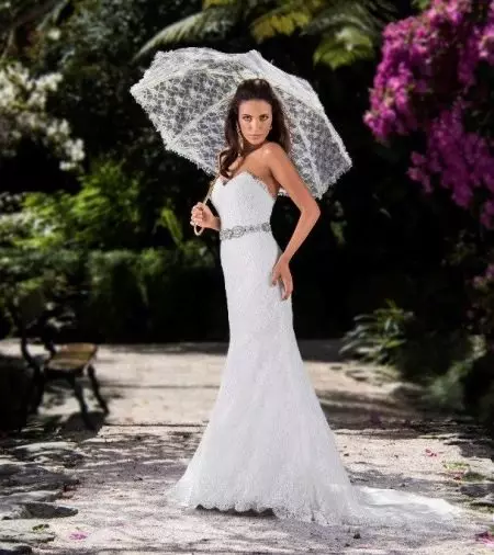 Suknia ślubna z parasolem