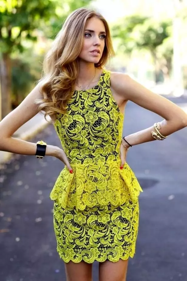 שמלת גיפור צהובה עם הבאסקים
