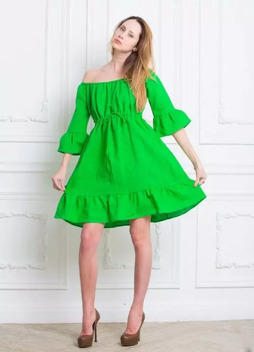 छोटो सनी हरियो पोशाक