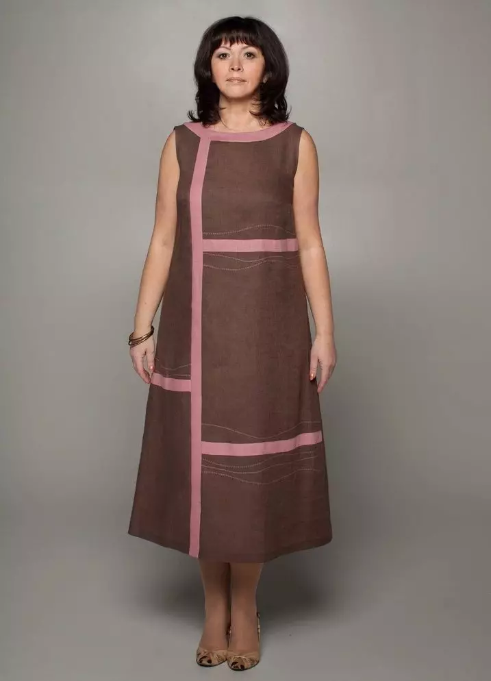 मध्यम लंबाई के एक आकार के सिल्हूट के साथ लिनन पोशाक