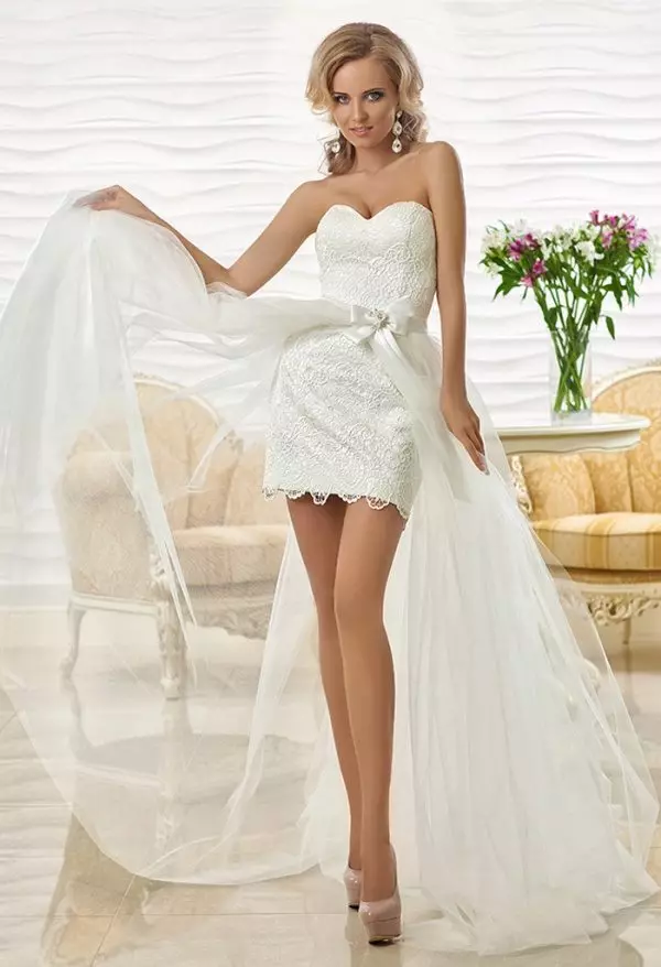 Gaun pengantin dengan loop organza
