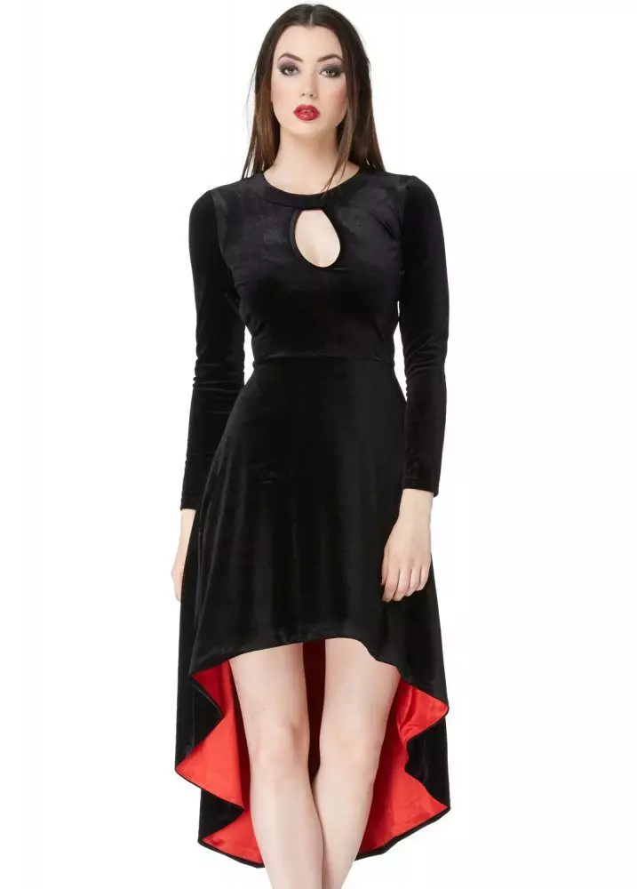 Czarna aksamitna sukienka z czerwonym podolem