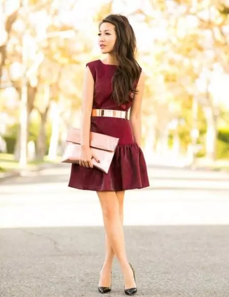 Цреша фустан со розови елементи