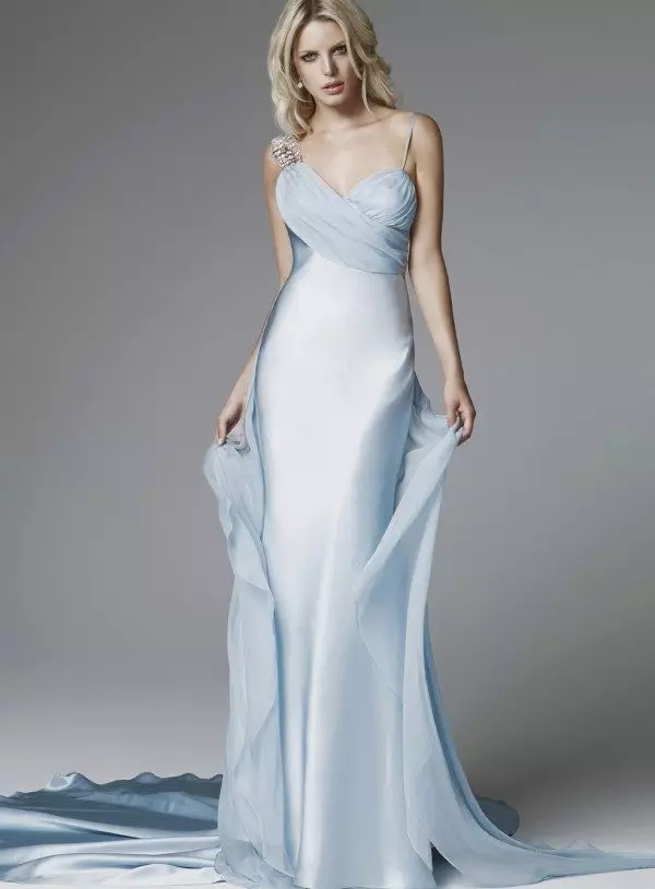 ダークアイドブロンドのための青いドレス