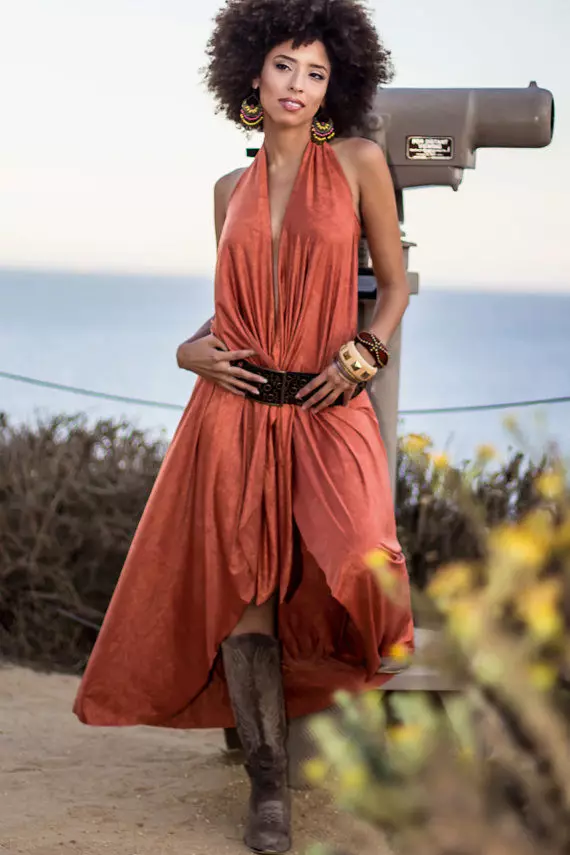 Vestido de terracota en estilo bohemio