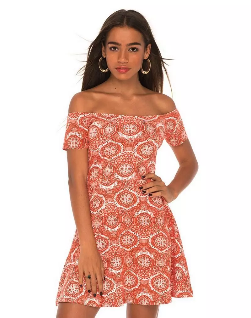 Terracotta dress na may puting pattern