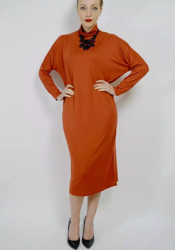 Robe de longueur moyenne en terre cuite