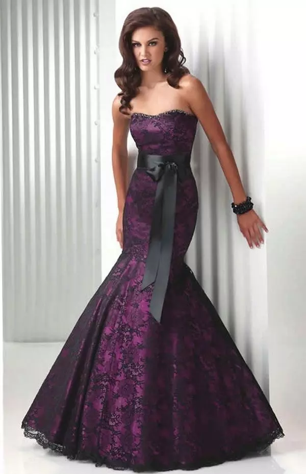 Padlizsán színes ruha fekete kombinációban