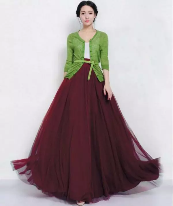 МАРСАЛА комбинација боја са зеленом у свакодневној хаљини