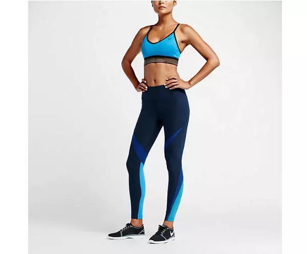 İdman Suits Nike (72 şəkil): Fashionable qadın modelləri və kostyumları Troyka 2021 Nike, Qara, boz, mavi və Kamuflaj 14836_52