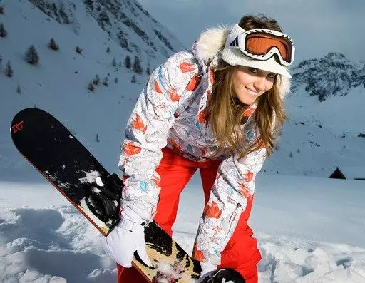 Ски костюми (90 снимки): зимен ски модели на жените, Как да изберем 14837_10