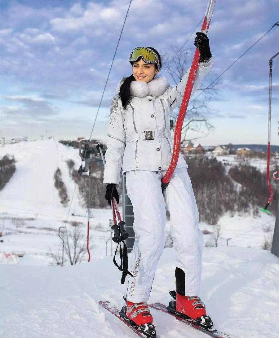 Ски костюми (90 снимки): зимен ски модели на жените, Как да изберем 14837_57