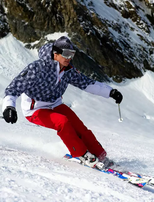 Kostum ski (90 foto): Model ski musim dingin wanita, Cara Memilih 14837_75