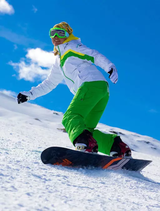 Kostum ski (90 foto): Model ski musim dingin wanita, Cara Memilih 14837_77