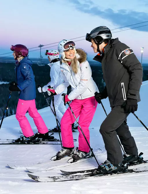 Ски костюми (90 снимки): зимен ски модели на жените, Как да изберем 14837_87