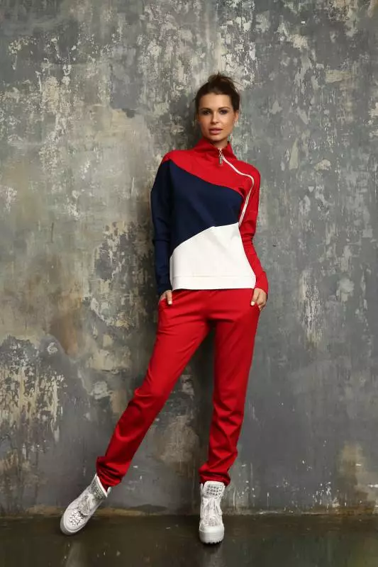 חליפת ספורט אדומה (27 תמונות): דוגמניות של אדום 14842_24